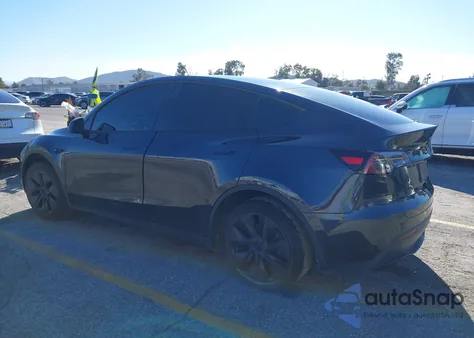 2024 Tesla Model Y Rwd z USA, uszkodzony, nr VIN 7SAYGDED2RF116545